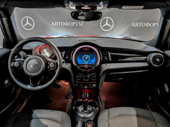 Mini Hatch III (F55/F56) Рестайлинг с пробегом 2020 года, цена 2 315 000 рублей, 51000 км, хэтчбек, Автокод Объявления