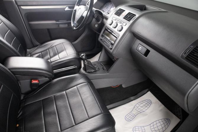 Volkswagen Touran I Рестайлинг с пробегом 2010 года, цена 899 000 рублей, 130000 км, компактвэн, Автокод Объявления
