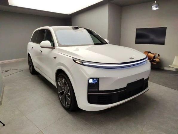 Новый Li Auto (Lixiang) L9 I Рестайлинг 2025 года, цена 11 990 000 рублей, внедорожник, Автокод Объявления