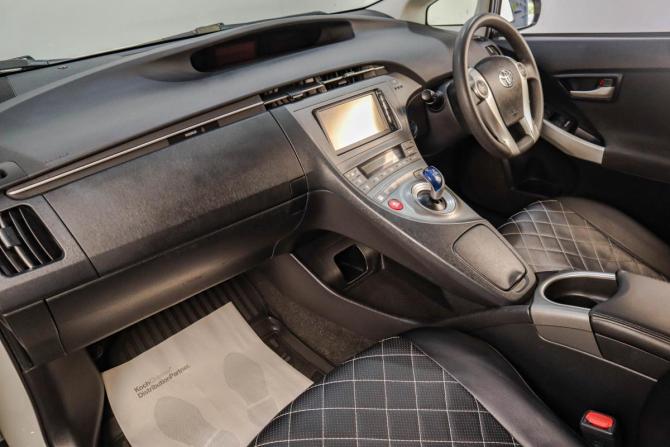 Toyota Prius III Рестайлинг (XW30) с пробегом 2015 года, цена 1 539 000 рублей, 188000 км, лифтбек, Автокод Объявления