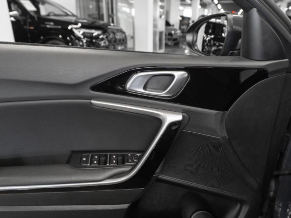 Kia Ceed III Рестайлинг с пробегом 2021 года, цена 2 290 000 рублей, 63000 км, универсал, Автокод Объявления