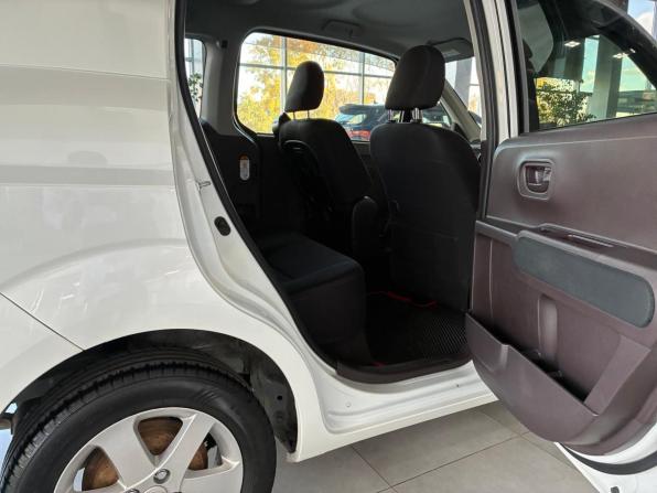 Toyota Spade с пробегом 2016 года, цена 899 000 рублей, 120371 км, минивэн, Автокод Объявления