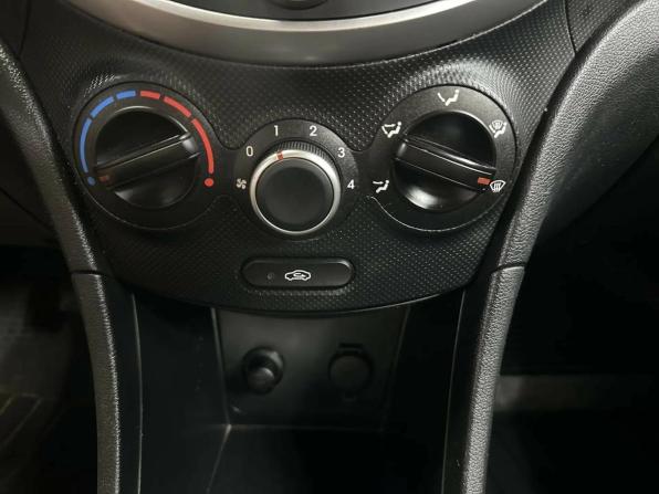Hyundai Solaris I Рестайлинг с пробегом 2016 года, цена 936 801 рубль, 78551 км, седан, Автокод Объявления