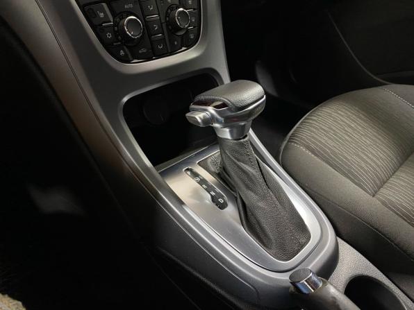 Opel Astra J Рестайлинг с пробегом 2013 года, цена 749 000 рублей, 184807 км, седан, Автокод Объявления