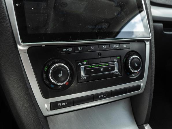 Skoda Octavia II (A5) Рестайлинг с пробегом 2012 года, цена 830 000 рублей, 291379 км, лифтбек, Автокод Объявления