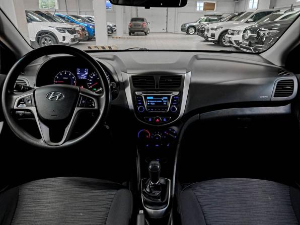 Hyundai Solaris I Рестайлинг с пробегом 2015 года, цена 755 000 рублей, 218000 км, хэтчбек, Автокод Объявления