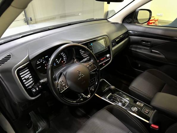 Mitsubishi Outlander III Рестайлинг 3 с пробегом 2021 года, цена 2 570 000 рублей, 42723 км, внедорожник, Автокод Объявления