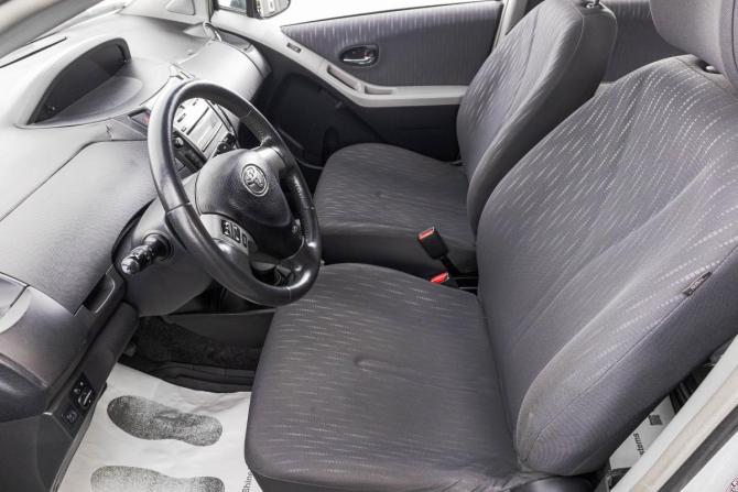 Toyota Yaris II Рестайлинг с пробегом 2009 года, цена 499 000 рублей, 332000 км, хэтчбек, Автокод Объявления