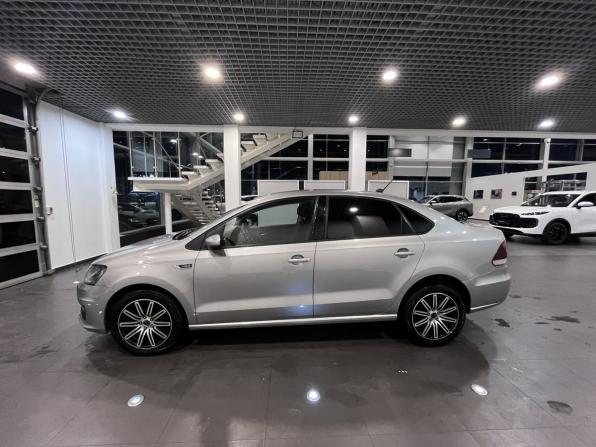 Volkswagen Polo V Рестайлинг с пробегом 2019 года, цена 1 394 000 рублей, 140790 км, седан, Автокод Объявления