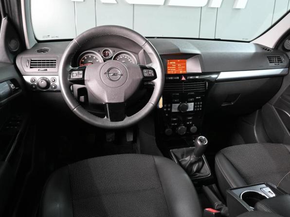 Opel Astra H Рестайлинг с пробегом 2013 года, цена 1 079 000 рублей, 68280 км, седан, Автокод Объявления