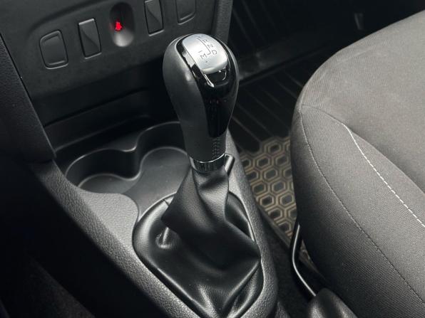 Renault Logan II Рестайлинг с пробегом 2019 года, цена 1 129 000 рублей, 76277 км, седан, Автокод Объявления