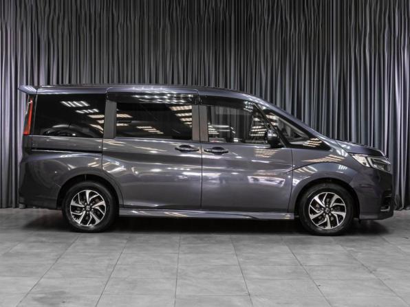 Honda Stepwgn V Рестайлинг с пробегом 2019 года, цена 2 449 000 рублей, 102133 км, минивэн, Автокод Объявления