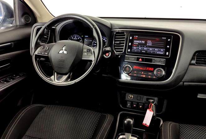 Mitsubishi Outlander III Рестайлинг 3 с пробегом 2019 года, цена 1 900 000 рублей, 205000 км, внедорожник, Автокод Объявления