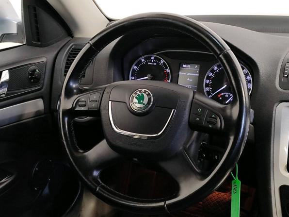 Skoda Octavia II (A5) Рестайлинг с пробегом 2013 года, цена 1 029 000 рублей, 221696 км, лифтбек, Автокод Объявления