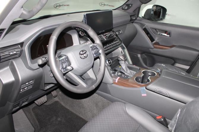 Toyota Land Cruiser 300 Series с пробегом 2025 года, цена 16 700 000 рублей, 10 км, внедорожник, Автокод Объявления