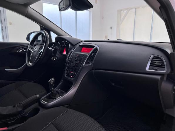 Opel Astra J Рестайлинг с пробегом 2013 года, цена 785 000 рублей, 113325 км, хэтчбек, Автокод Объявления