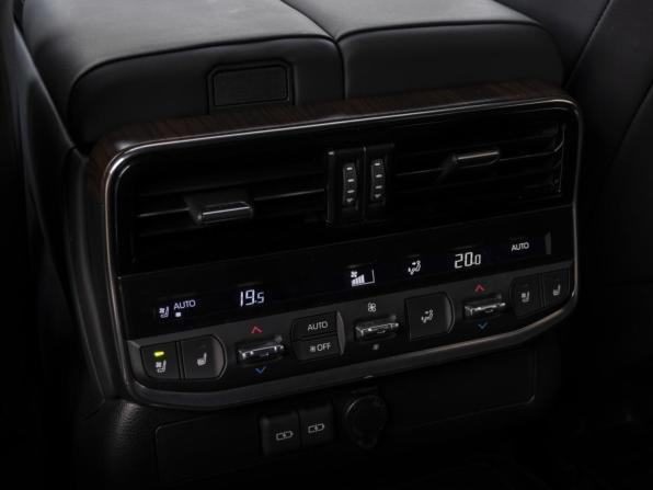 Toyota Land Cruiser 300 Series с пробегом 2024 года, цена 11 500 000 рублей, 18041 км, внедорожник, Автокод Объявления