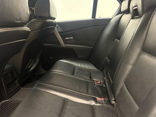 BMW 5 серии V (E60/E61) с пробегом 2004 года, цена 939 000 рублей, 379272 км, седан, Автокод Объявления