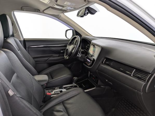 Mitsubishi Outlander III Рестайлинг 2 с пробегом 2018 года, цена 2 025 000 рублей, 202950 км, внедорожник, Автокод Объявления