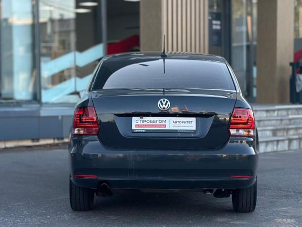 Volkswagen Polo V Рестайлинг с пробегом 2017 года, цена 999 000 рублей, 124446 км, седан, Автокод Объявления
