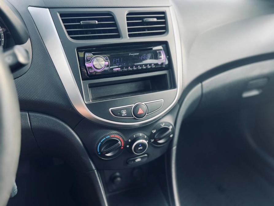 Hyundai Solaris I Санкт-Петербург  - изображение 12