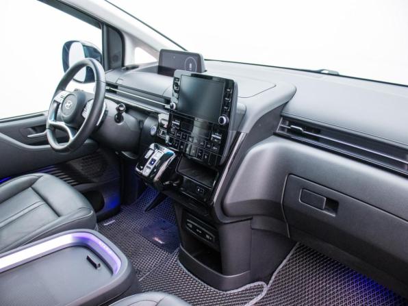 Hyundai Staria I с пробегом 2023 года, цена 5 500 000 рублей, 43435 км, минивэн, Автокод Объявления