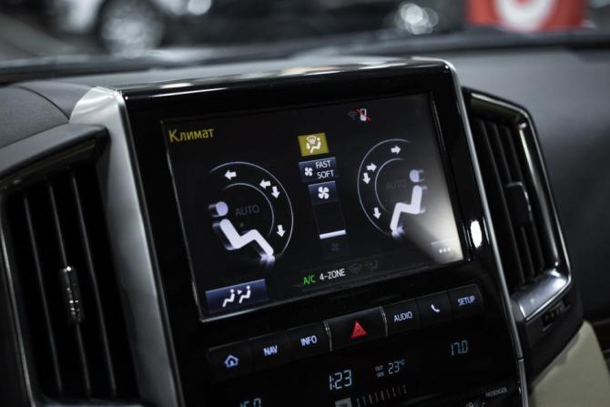 Toyota Land Cruiser 200 Series Рестайлинг 2 с пробегом 2015 года, цена 4 657 436 рублей, 301456 км, внедорожник, Автокод Объявления