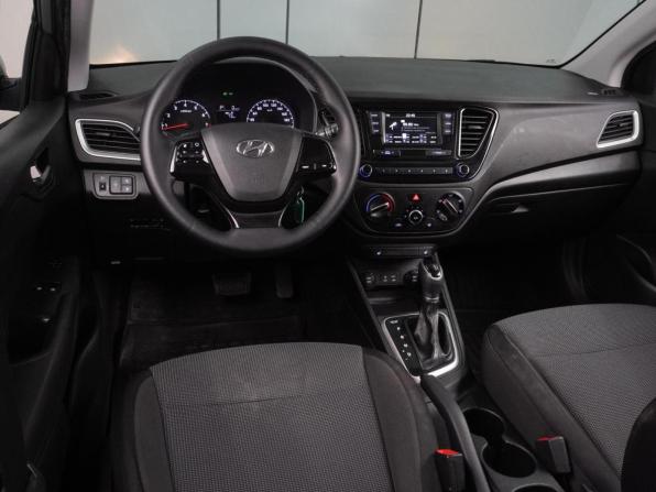 Hyundai Solaris II с пробегом 2017 года, цена 1 029 000 рублей, 165368 км, седан, Автокод Объявления
