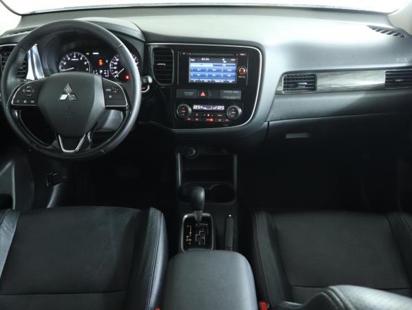 Mitsubishi Outlander III Рестайлинг 2 с пробегом 2016 года, цена 1 849 000 рублей, 60451 км, внедорожник, Автокод Объявления