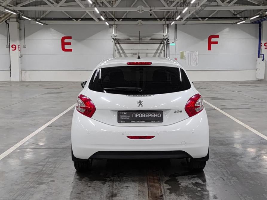 Peugeot 208 I Казань  - изображение 7