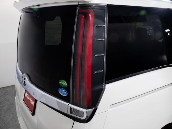 Toyota Noah III (R80) Рестайлинг с пробегом 2017 года, цена 2 100 000 рублей, 173955 км, минивэн, Автокод Объявления
