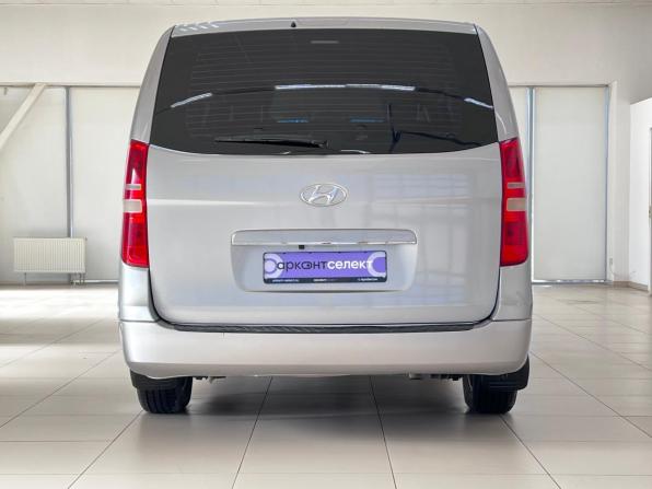 Hyundai Grand Starex I с пробегом 2011 года, цена 1 500 000 рублей, 212928 км, минивэн, Автокод Объявления