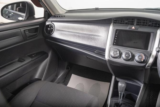 Toyota Corolla XI (E160 E170) Рестайлинг 2 с пробегом 2018 года, цена 1 349 000 рублей, 57000 км, универсал, Автокод Объявления