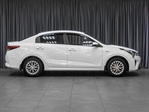 Kia Rio IV Рестайлинг с пробегом 2022 года, цена 1 239 000 рублей, 117096 км, седан, Автокод Объявления