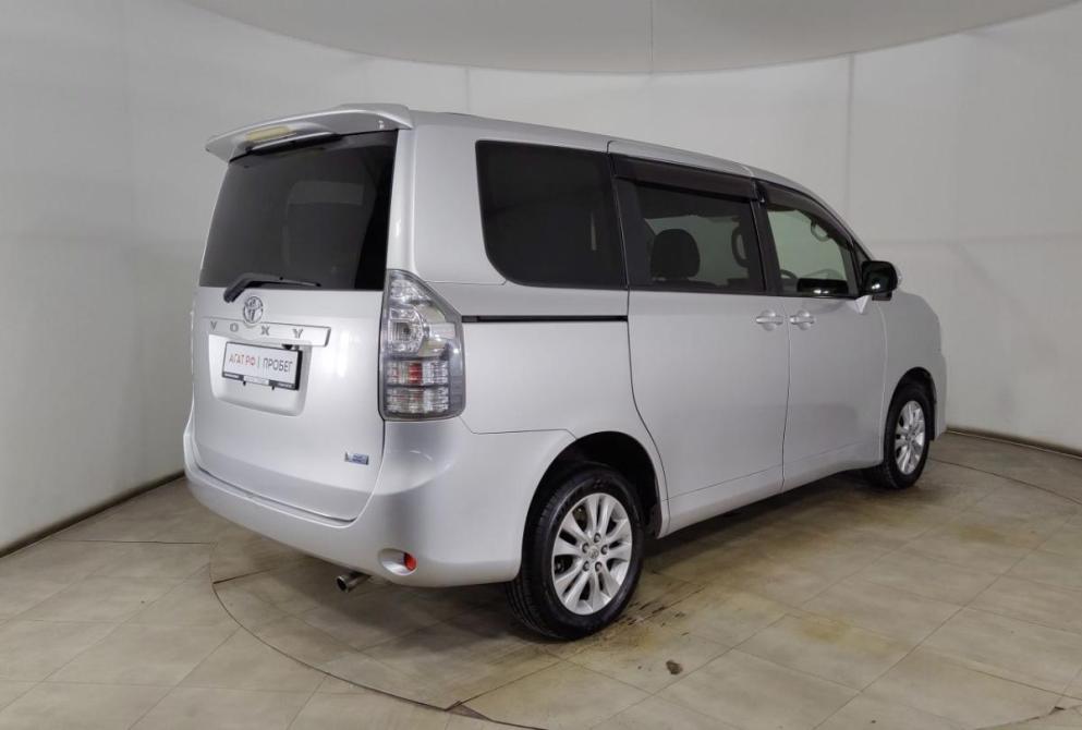 Toyota Voxy II (R70) Рестайлинг Волгоград  - изображение 5
