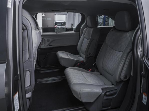 Toyota Sienna IV с пробегом 2021 года, цена 4 187 000 рублей, 81323 км, минивэн, Автокод Объявления