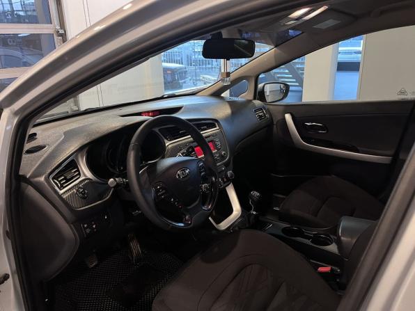 Kia Ceed II Рестайлинг с пробегом 2018 года, цена 1 370 000 рублей, 149287 км, универсал, Автокод Объявления