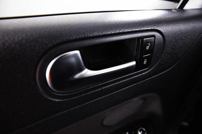 Volkswagen Golf V с пробегом 2012 года, цена 749 000 рублей, 174916 км, универсал, Автокод Объявления