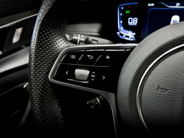 Hongqi H5 II с пробегом 2024 года, цена 2 525 000 рублей, 81152 км, седан, Автокод Объявления