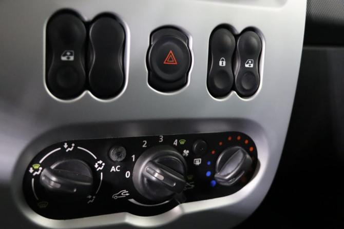 Renault Sandero I с пробегом 2013 года, цена 949 990 рублей, 26697 км, хэтчбек, Автокод Объявления