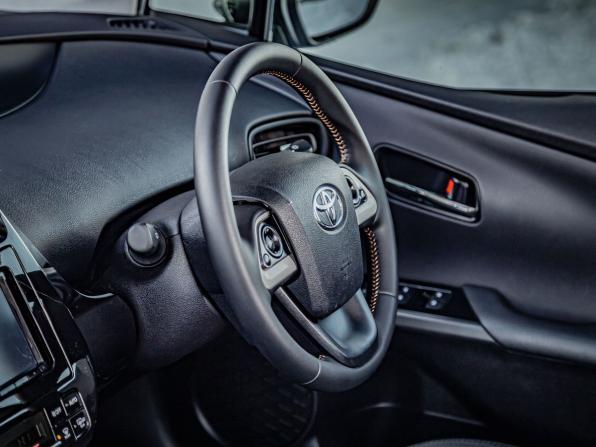 Toyota Prius IV (XW50) с пробегом 2017 года, цена 1 499 000 рублей, 185000 км, лифтбек, Автокод Объявления