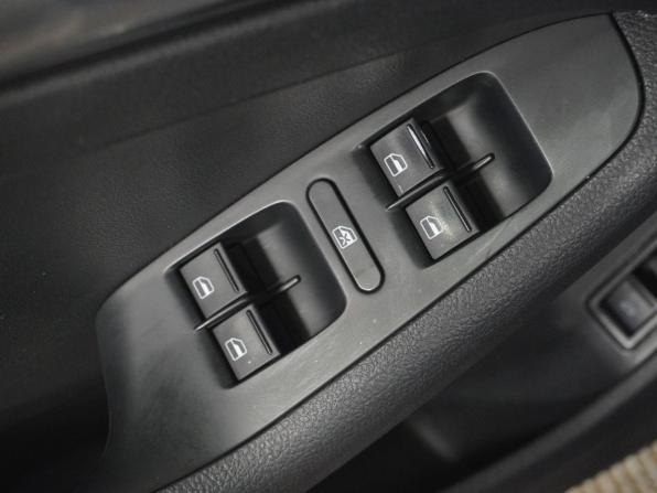 Volkswagen Jetta VI Рестайлинг с пробегом 2015 года, цена 1 075 000 рублей, 139085 км, седан, Автокод Объявления