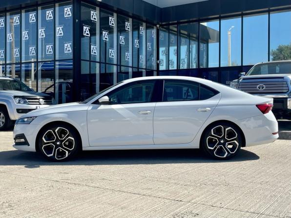 Skoda Octavia IV (A8) с пробегом 2020 года, цена 2 365 000 рублей, 141000 км, лифтбек, Автокод Объявления