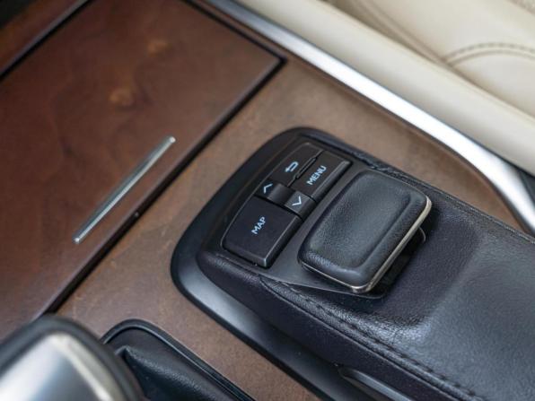 Lexus LX III Рестайлинг 2 с пробегом 2016 года, цена 5 870 000 рублей, 249169 км, внедорожник, Автокод Объявления