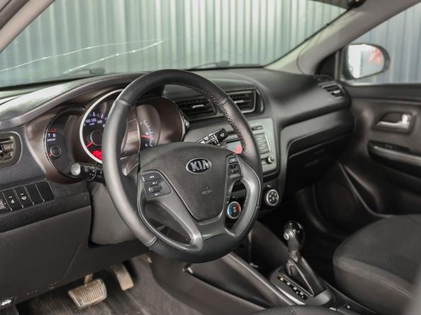 Kia Rio III Рестайлинг с пробегом 2016 года, цена 959 000 рублей, 196000 км, седан, Автокод Объявления