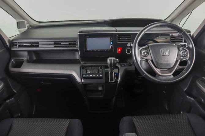 Honda Stepwgn V с пробегом 2015 года, цена 2 249 000 рублей, 126000 км, минивэн, Автокод Объявления