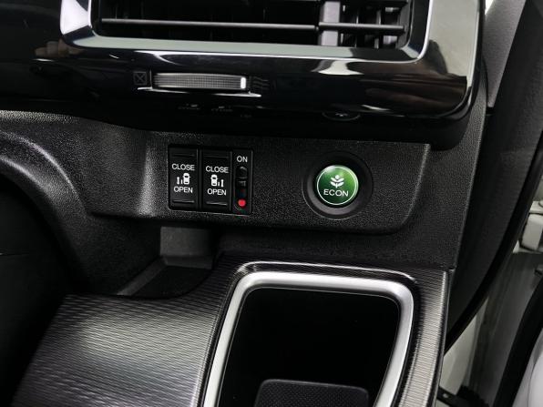 Honda Stepwgn V Рестайлинг с пробегом 2019 года, цена 2 600 000 рублей, 52000 км, минивэн, Автокод Объявления
