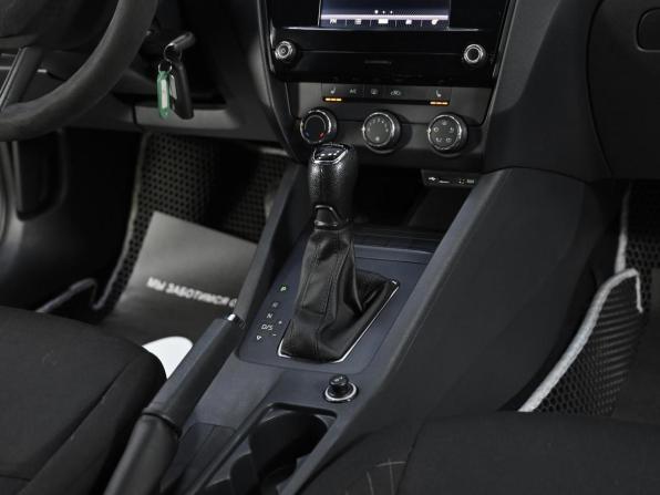 Skoda Octavia III (A7) Рестайлинг с пробегом 2017 года, цена 1 449 000 рублей, 113000 км, лифтбек, Автокод Объявления