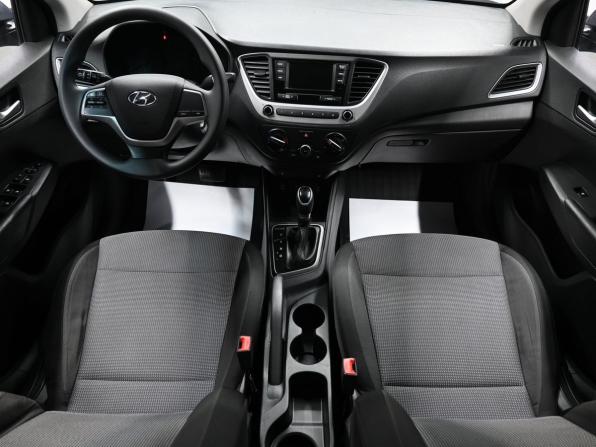 Hyundai Solaris II с пробегом 2018 года, цена 1 345 000 рублей, 137919 км, седан, Автокод Объявления
