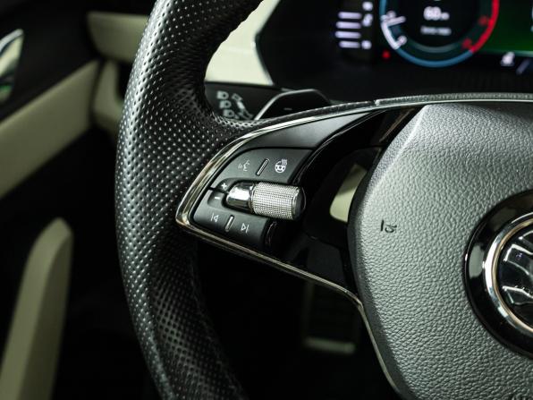 Skoda Octavia IV (A8) с пробегом 2021 года, цена 2 049 700 рублей, 174716 км, лифтбек, Автокод Объявления
